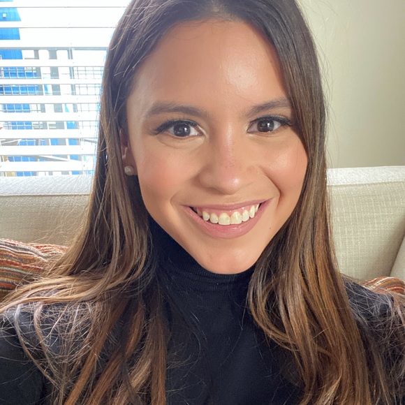 Meet your Posher, Andrea - Picture 2 of 2